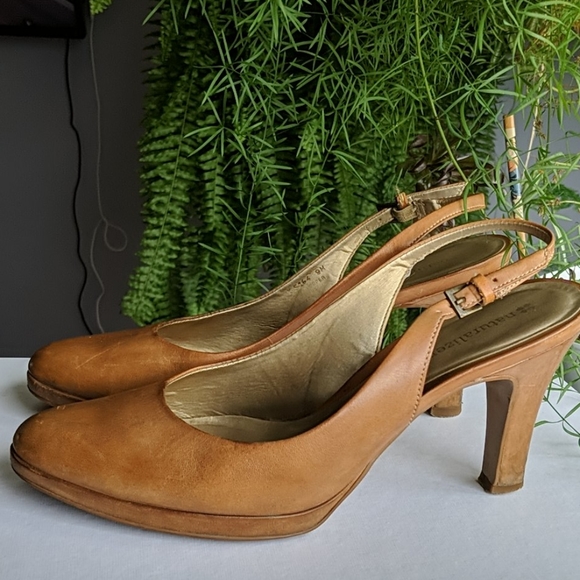 Sz 9 Natural Leather Color Sling Backs 4" - Picture 2 of 6